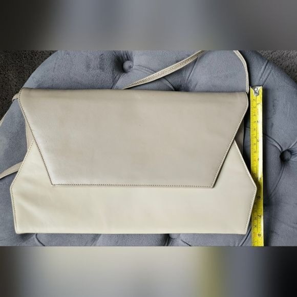 Adolfo tan leather shoulder purse - like new condition - Picture 11 of 12